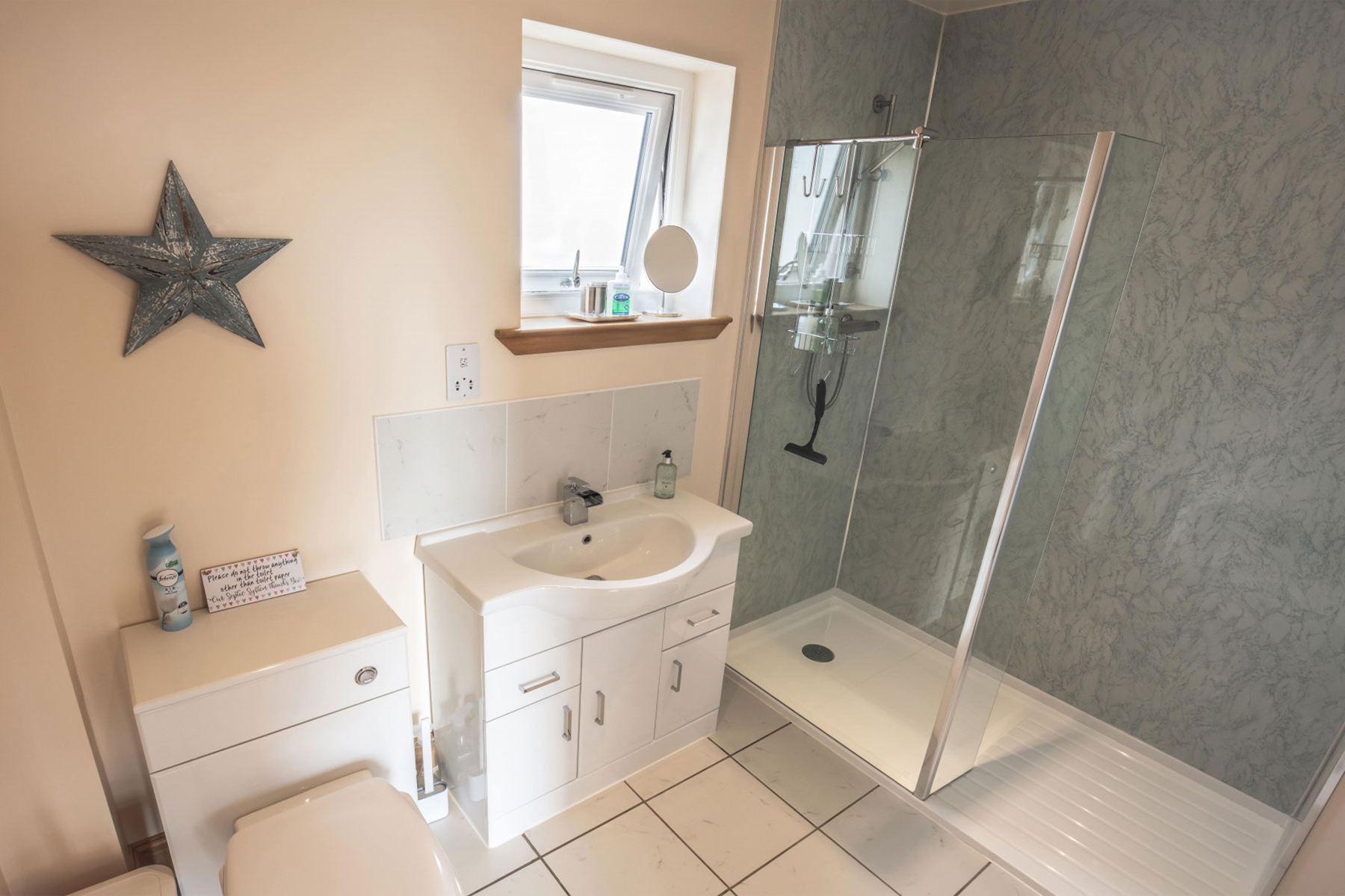 seascape-cottage-bathroom seascape cottage bathroom